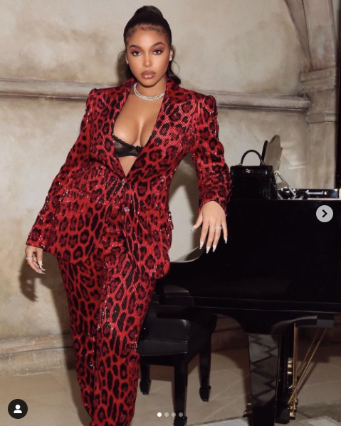 Cô cho biết các sản phẩm chăm sóc da do chính cô dùng thử nghiệm và cũng dùng thử cho bạn trai Michael B. Jordan. Cô cho biết các sản phẩm chăm sóc da do chính cô dùng thử nghiệm và cũng dùng thử cho bạn trai Michael B. Jordan.