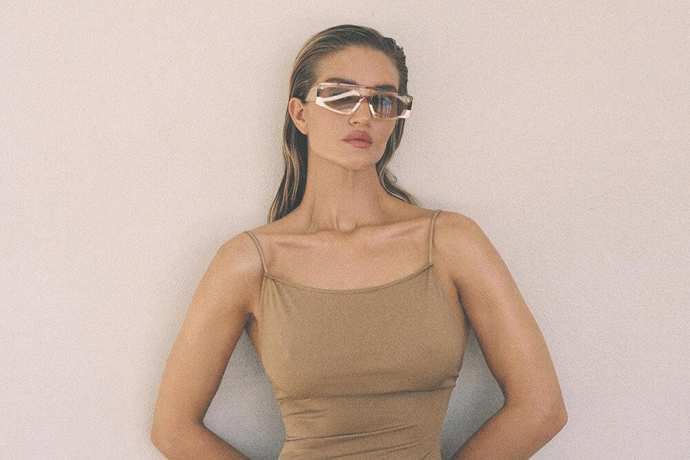 Mới đây, cô cũng chia sẻ trên Instagram cá nhân có 13,3 triệu follow về việc ra mắt thương hiệu làm đẹp mang tên Rosie Inc gồm 9 sản phẩm về làm đẹp và chăm sóc da. Mới đây, cô cũng chia sẻ trên Instagram cá nhân có 13,3 triệu follow về việc ra mắt thương hiệu làm đẹp mang tên Rosie Inc gồm 9 sản phẩm về làm đẹp và chăm sóc da.