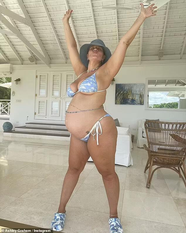 Ở tuổi 34, Ashley Graham hiện là một trong những người mẫu béo nóng bỏng nổi tiếng nhất làng mốt với thân hình tròn đầy gợi cảm, phá bỏ mọi chuẩn mực thời trang.