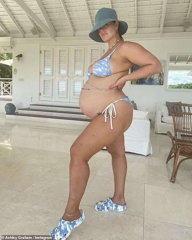 Mỹ nhân béo đình đám làng mốt và chồng - đạo diễn Justin Ervin (hơn cô 1 tuổi) - đang chuẩn bị chào đón đứa con thứ 2 của cặp đôi nhưng chưa tiết lộ giới tính đứa trẻ. Con trai đầu lòng Isaac của họ chào đời vào tháng 1/2020.