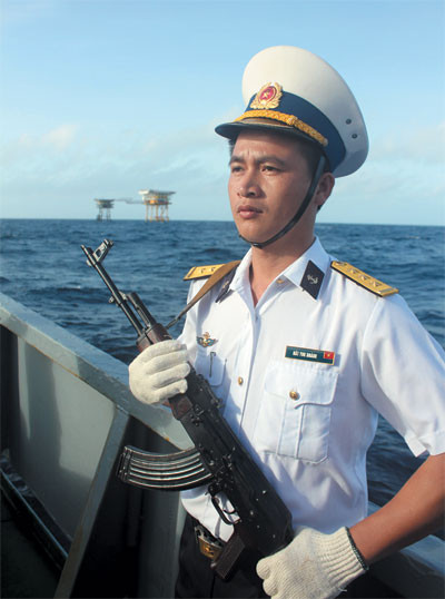 Thượng úy Hoàng Duy Tân, Thuyền phó Tàu H1-624 là một trong nhiều người lính trẻ đang ngày đêm canh gác, bảo vệ chủ quyền biển đảo, quê hương 