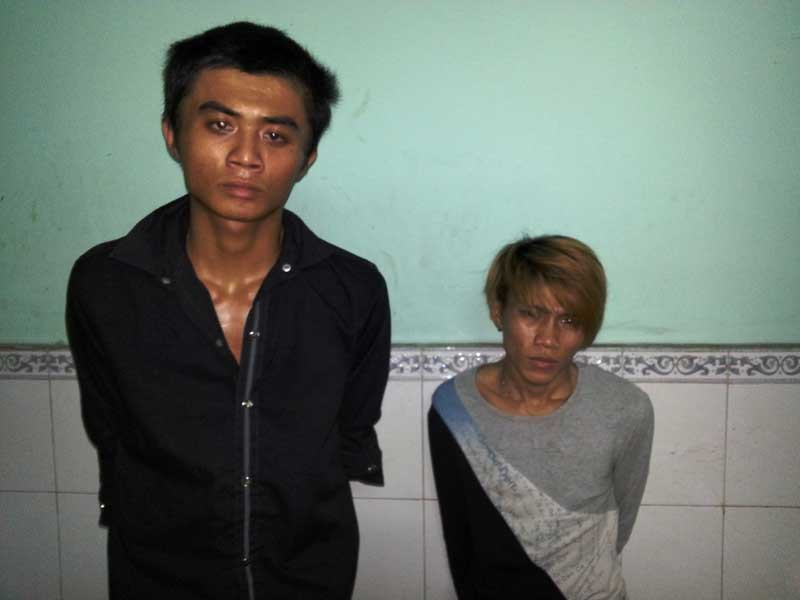 Tên Thọ chở tên Trung (áo đen) đi cướp