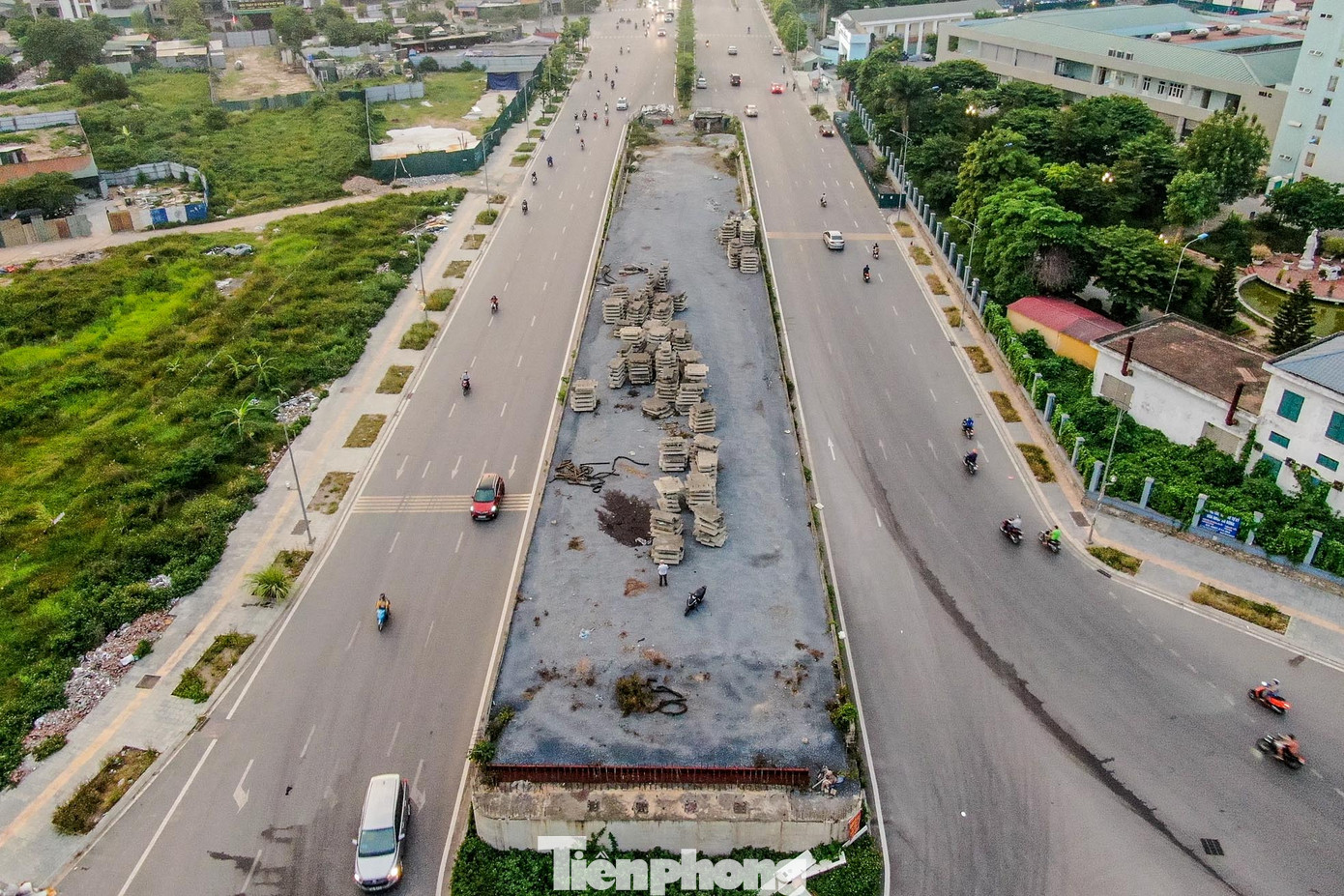 Đại lộ Chu Văn An, đường nối Vành đai 3 đi Phúc La (Hà Đông) có chiều dài 2,5km với tổng mức đầu tư khoảng 2.000 tỷ và chính thức thông xe vào tháng 2/2020.