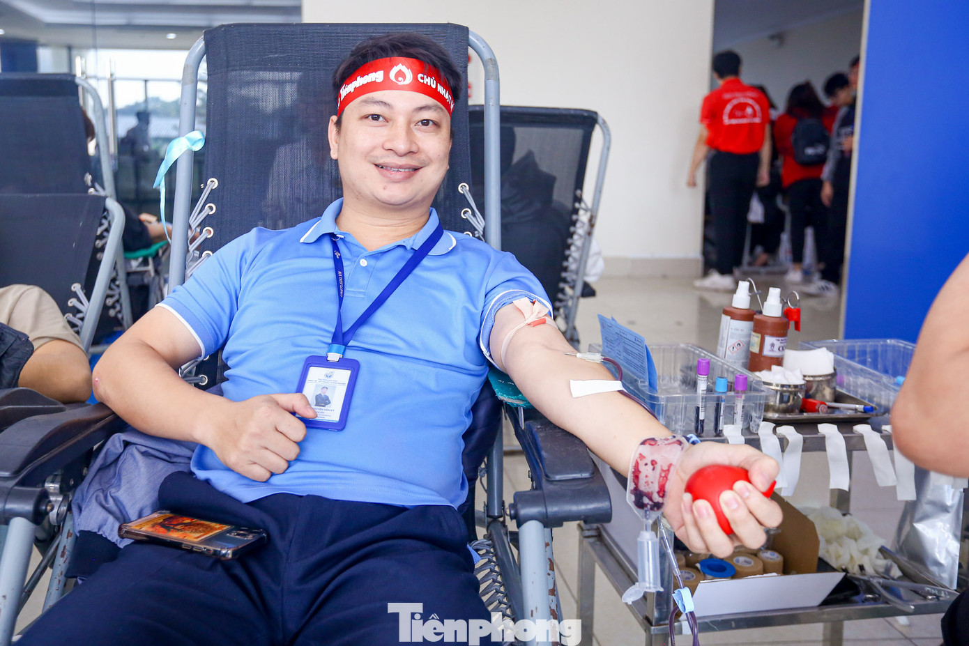 Anh Nguyễn Văn Ký, giảng viên trường Đại học Kinh tế - Kỹ thuật Công nghiệp chia sẻ đây là lần thứ 9 anh tham gia hiến máu.