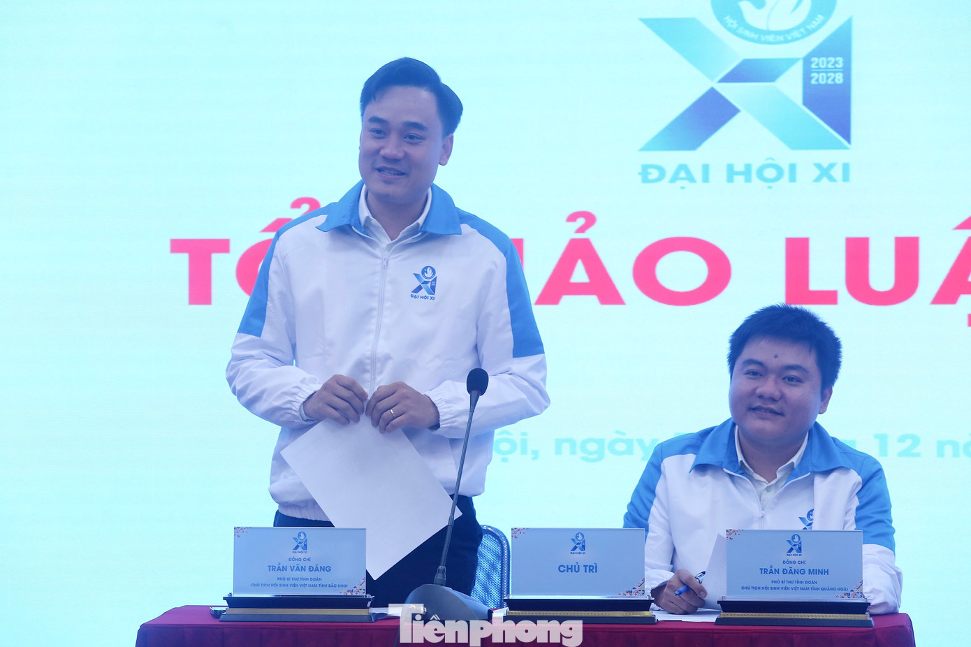 Đồng chí Trần Đăng Minh - Phó Bí thư Tỉnh Đoàn, Chủ tịch Hội Sinh viên Việt Nam tỉnh Quảng Ngãi và đồng chí Trần Văn Đăng - Phó Bí thư Tỉnh Đoàn, Chủ tịch Hội Sinh viên Việt Nam tỉnh Bắc Ninh chủ trì tổ thảo luận