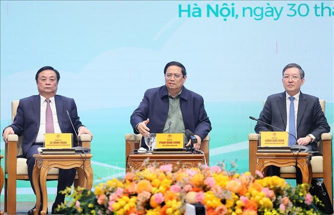 Thủ tướng Phạm Minh Chính đối thoại với nông dân. Ảnh: Dương Giang/TTXVN