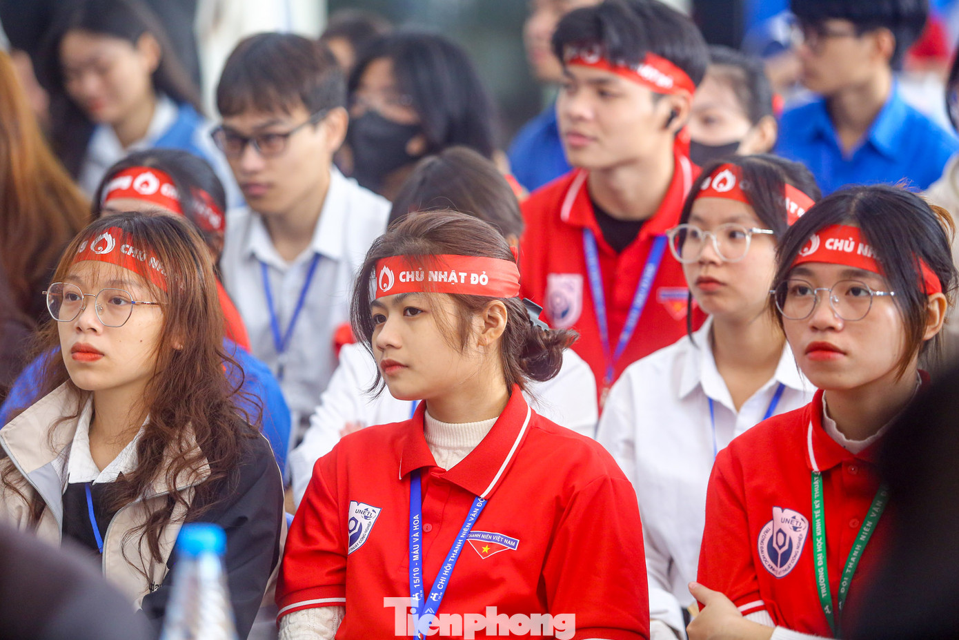 Ngay từ sớm, các bạn sinh viên đã có mặt tại chương trình làm thủ tục, tham gia hiến máu.