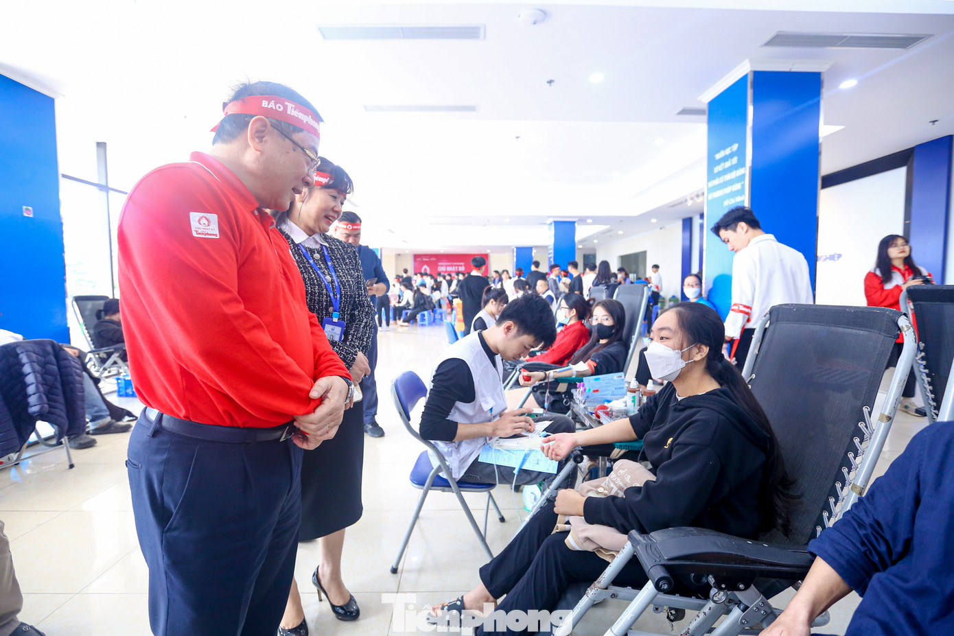 Bằng sự lan tỏa của Chủ nhật Đỏ, ngoài cán bộ, sinh viên nhà trường, chương trình còn thu hút nhiều lao động tự do, cựu sinh viên, sinh viên các trường đại học khác, nhiều tầng lớp xã hội... không ngại khó đến tham gia hiến máu.