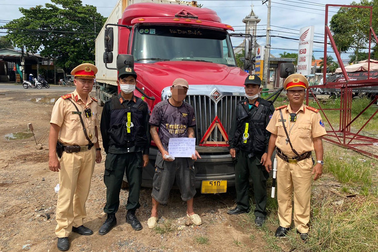 Quá trình thực hiện kế hoạch, lực lượng chức năng còn phát hiện tài xế tàng trữ ma túy