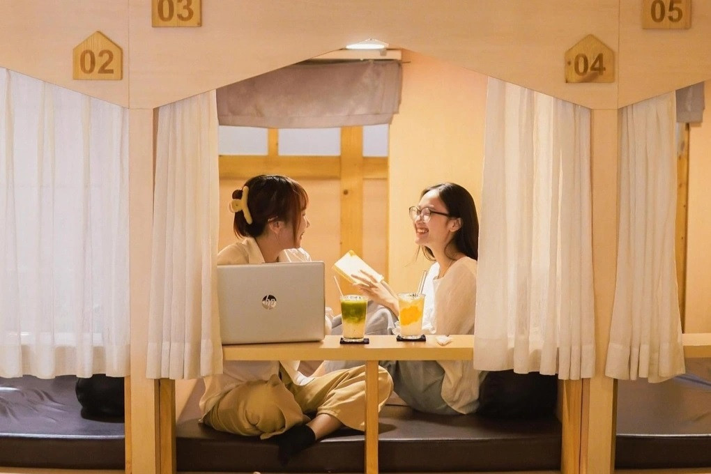 Ở mô hình cà phê giường ngủ, mọi người sẽ được đảm bảo sự riêng tư (Ảnh minh họa: Chidori coffee).