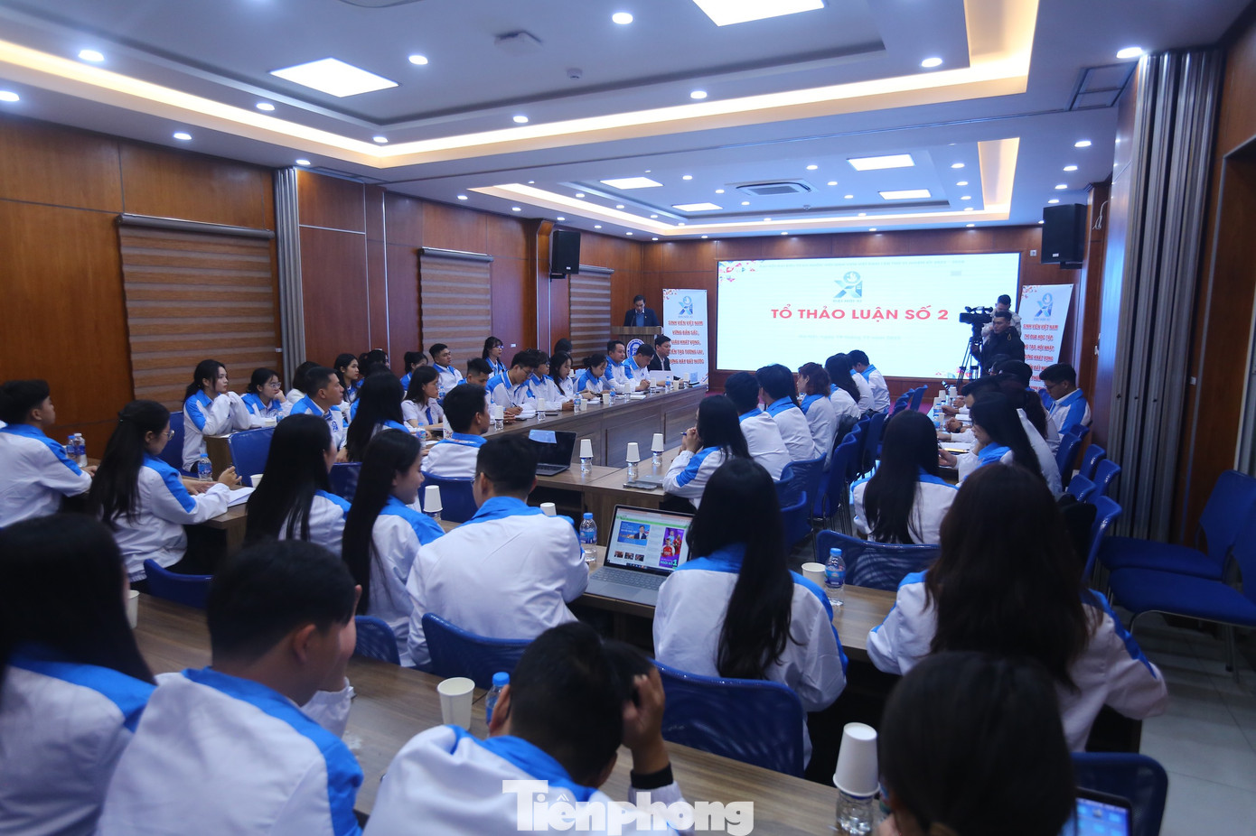 Tổ thảo luận số 2 với chủ đề "Sinh viên nâng cao đời sống văn hoá tinh thần, thể chất".