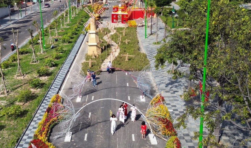 Đường hoa xuân Phan Thiết năm 2023. Ảnh PN. Đường hoa xuân Phan Thiết năm 2023. Ảnh PN.