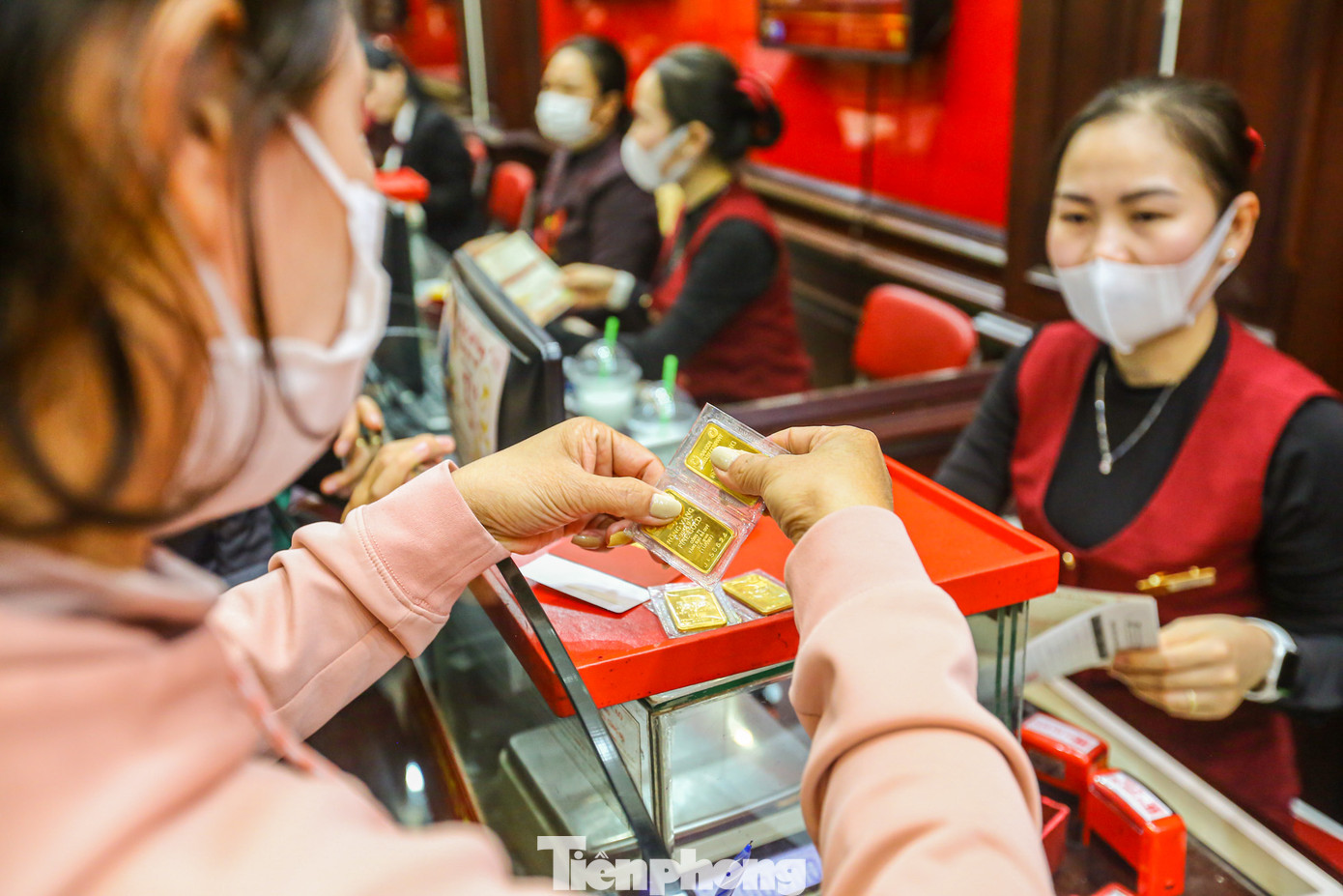 Tại thời điểm này, mua vào, bán ra có thể giúp người mua lãi lên đến 1 triệu đồng/lượng.