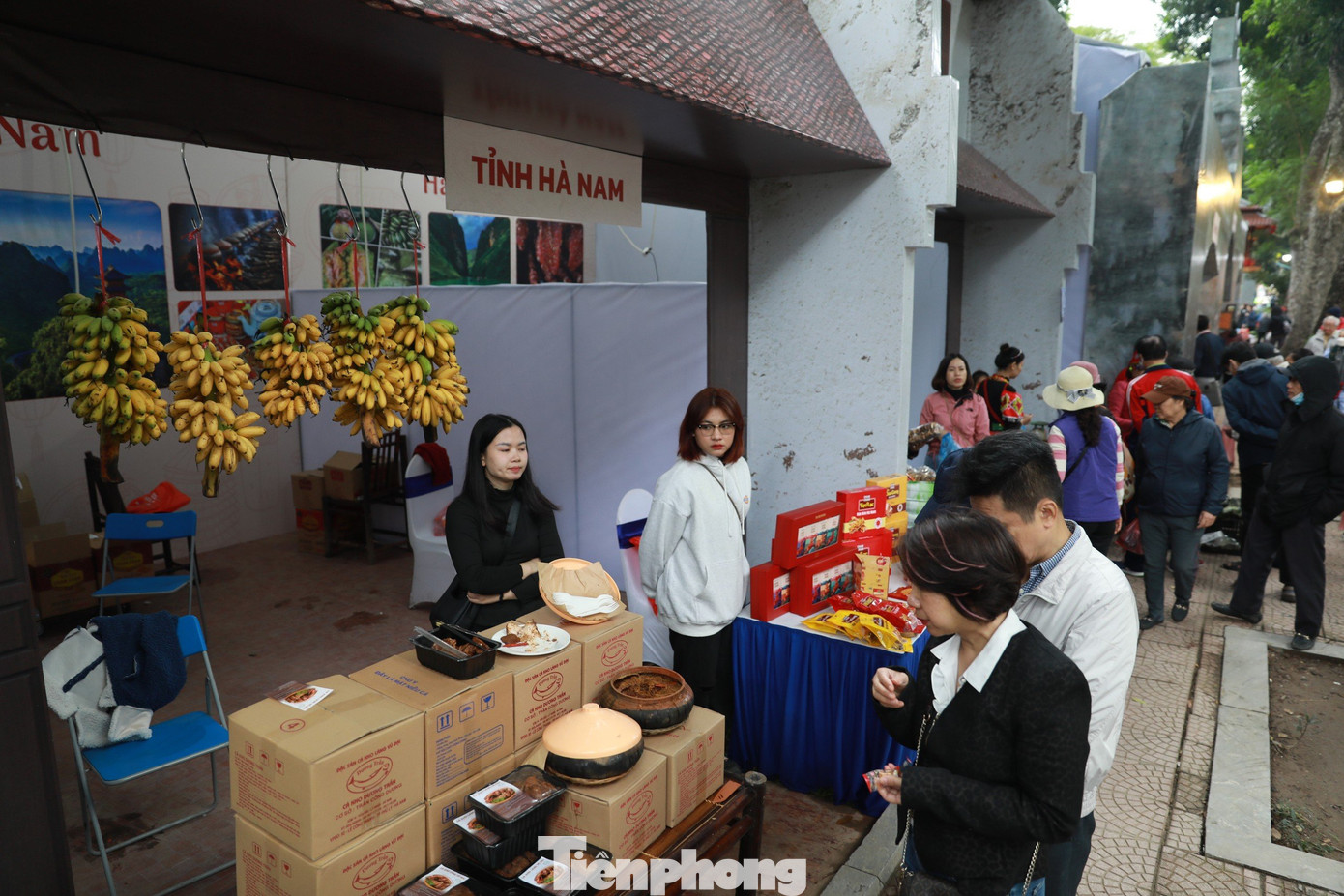 Bên cạnh những gian hàng ẩm thực Hà Nội, ẩm thực các vùng miền cũng được giới thiệu tại lễ hội. Trong ảnh là món cá khô nổi tiếng ở tỉnh Hà Nam.
