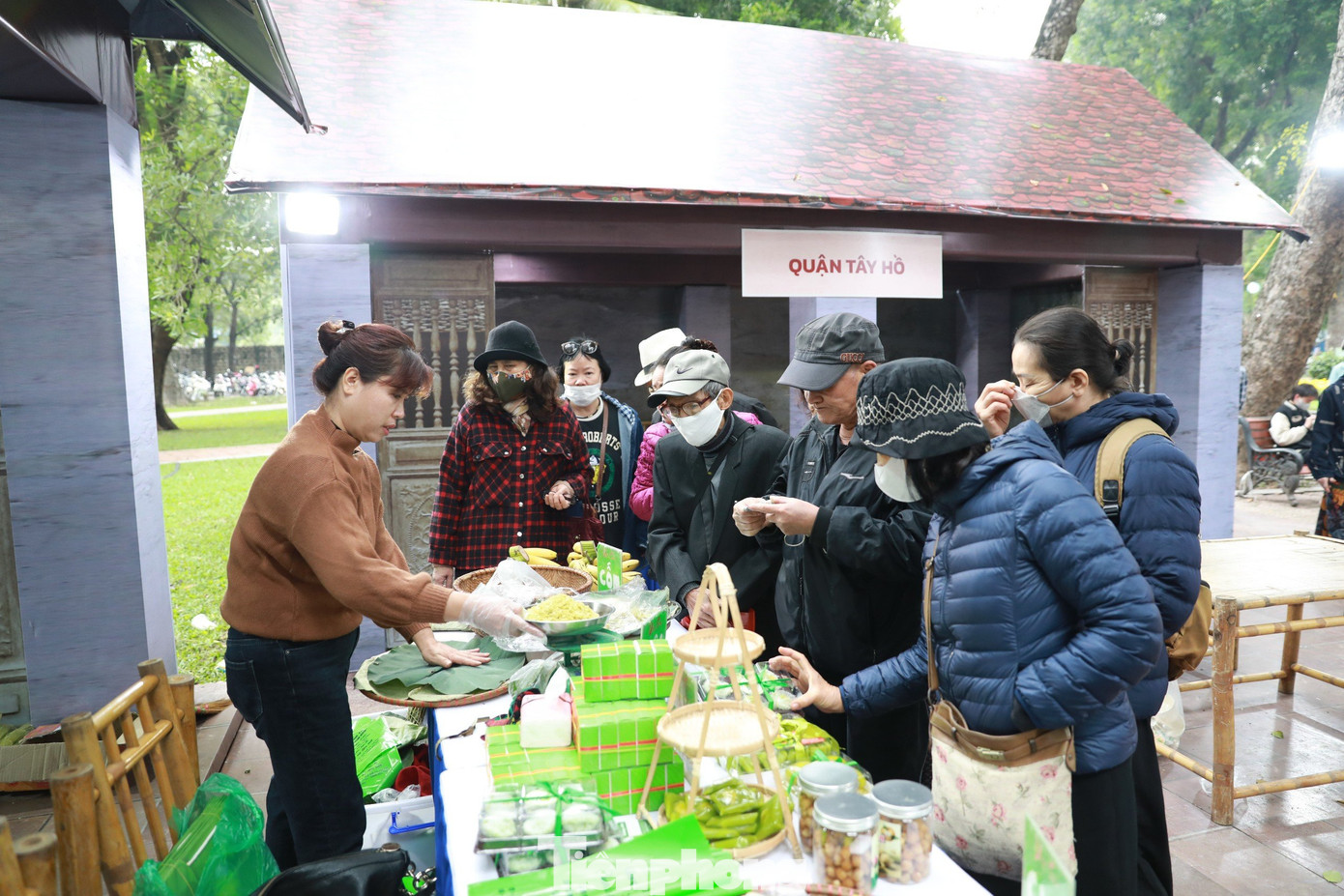 Tại lễ hội có khoảng 80 gian hàng với các khu ẩm thực quốc tế và ẩm thực đặc sắc của Hà Nội được giới thiệu.