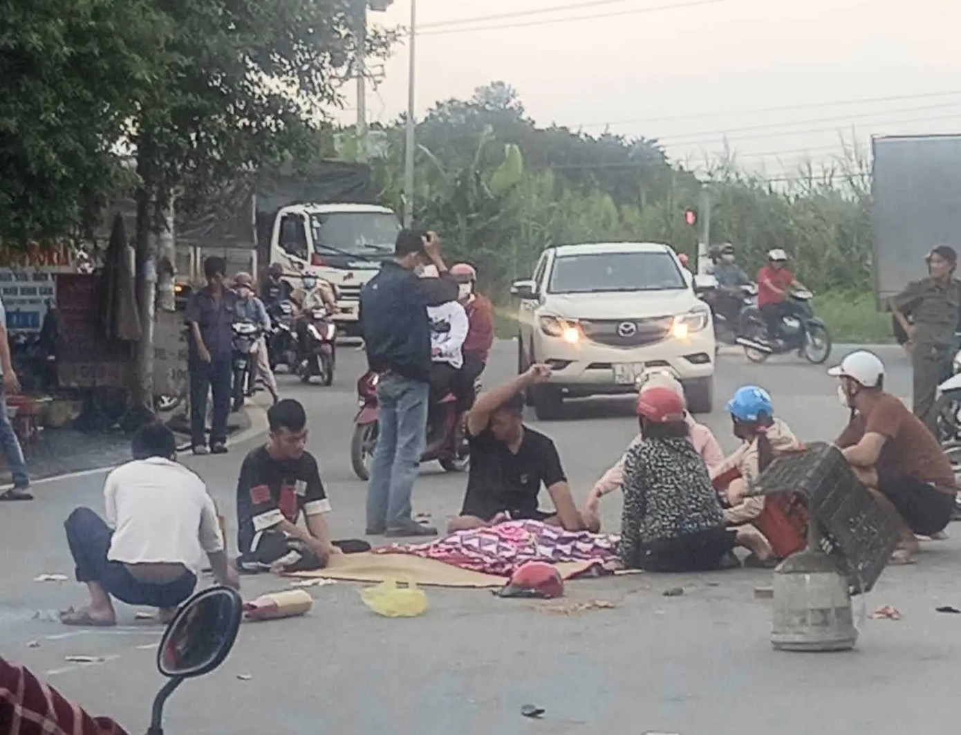 Vụ tai nạn giao thông xảy ra ngày 10/10 trên đường tỉnh 830 làm người phụ nữ 57 tuổi tử vong tại chỗ. Vụ tai nạn giao thông xảy ra ngày 10/10 trên đường tỉnh 830 làm người phụ nữ 57 tuổi tử vong tại chỗ.