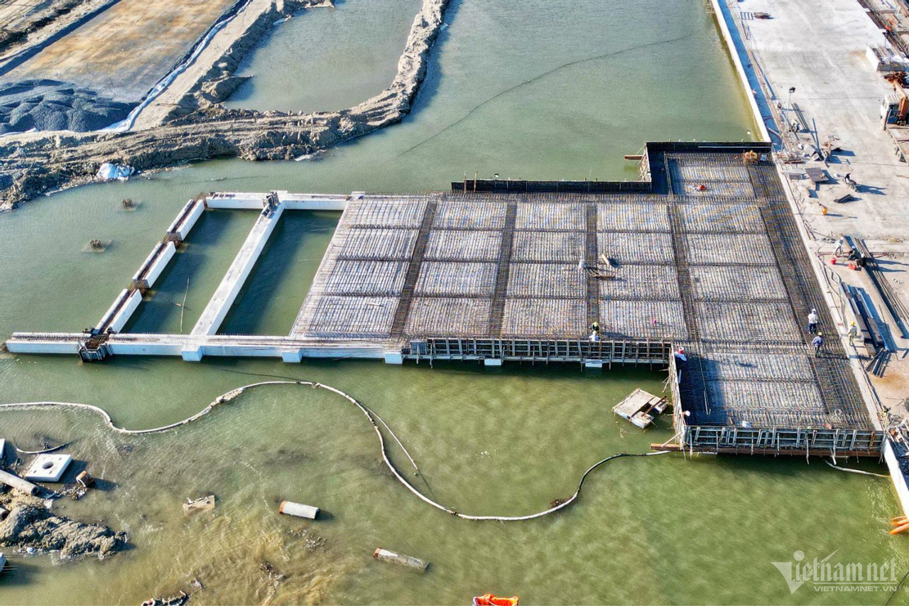 Dự án cảng Phước An có vị trí thuận lợi, nằm ở trung tâm vùng kinh tế trọng điểm phía Nam. Khu vực này có lượng hàng container chiếm 70%, hàng tổng hợp chiếm 50% lượng hàng thông quan cảng biển Việt Nam.