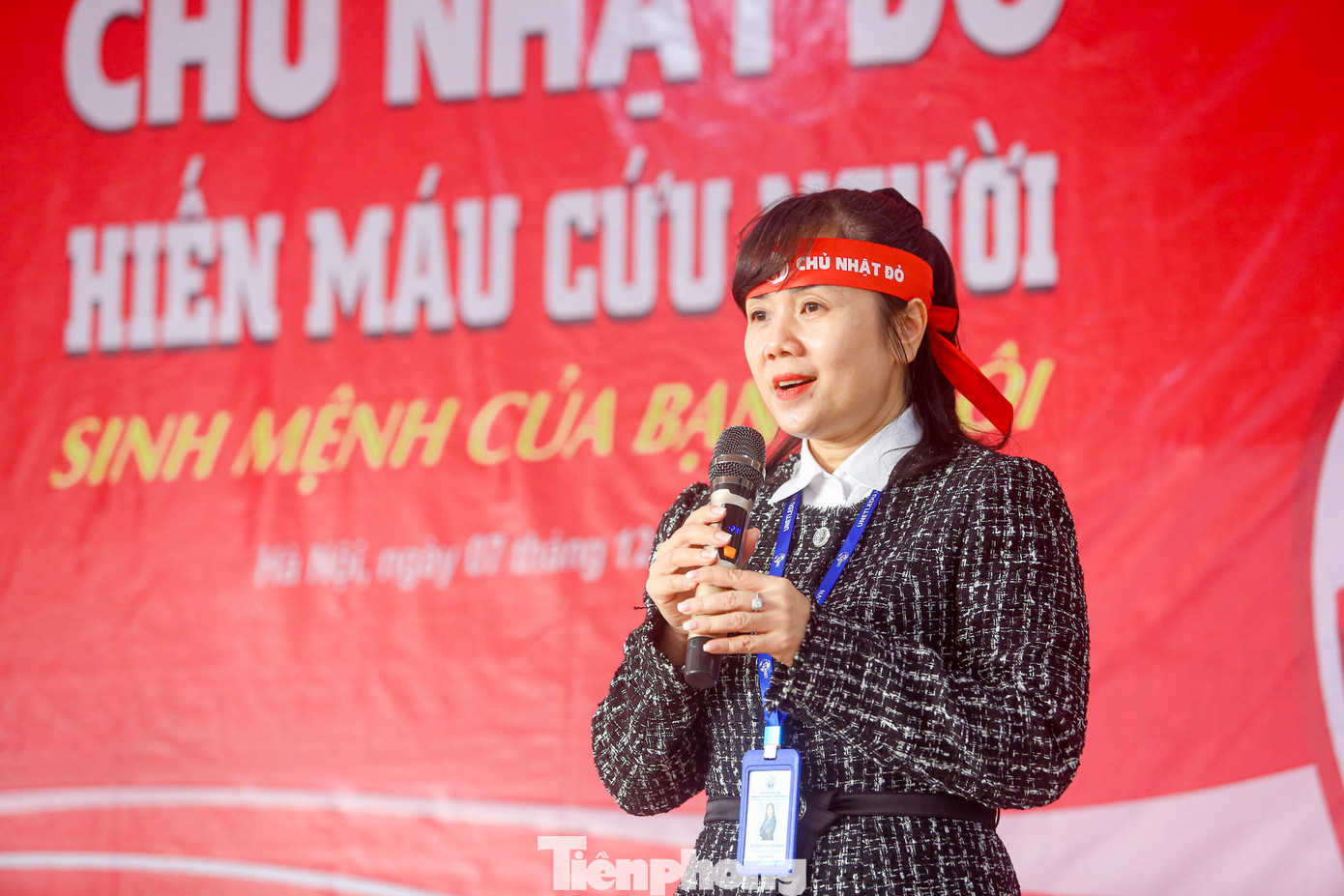 TS Phạm Thị Thu Hoài - Phó Bí thư Đảng ủy, Chủ tịch Hội đồng Trường đánh giá cao ý nghĩa, tính nhân văn cao đẹp của Chủ nhật Đỏ; đồng thời khẳng định Ngày hội hiến máu Giọt hồng Uneti 2023 hưởng ứng Chủ nhật Đỏ tại Trường ĐH Kinh tế Kỹ thuật Công nghiệp sẽ tiếp tục đồng hành trong những năm tới để hỗ trợ cộng đồng, hỗ trợ những người bệnh khó khăn.