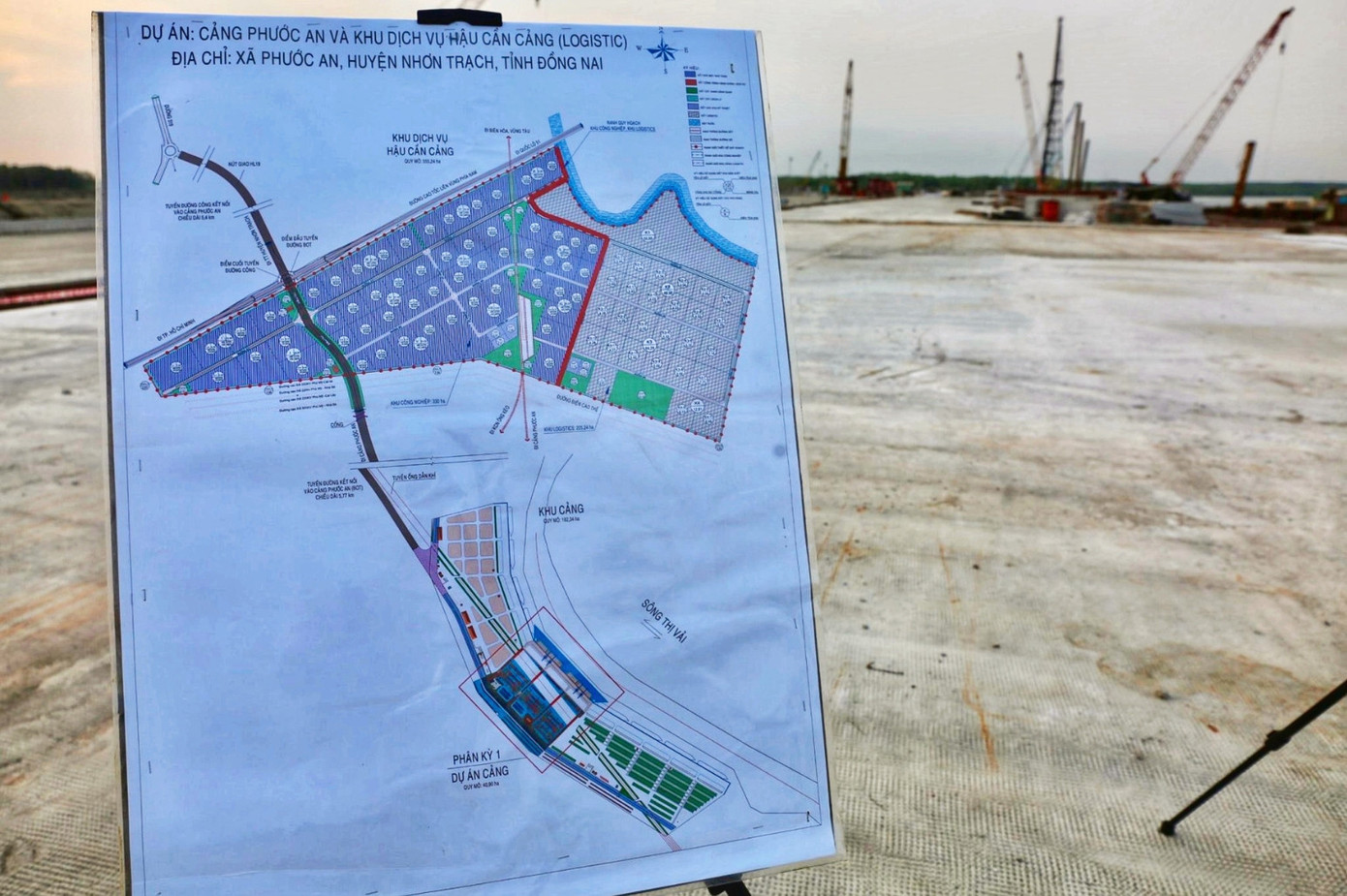 Đầu tháng 12, ông Nguyễn Hồng Lĩnh, Bí thư Tỉnh ủy Đồng Nai cùng Đoàn công tác UBND tỉnh Đồng Nai đã đi khảo sát thực tế tiến độ thi công của dự án. Đồng thời, chỉ đạo các sở, ngành phối hợp, hỗ trợ tháo gỡ các vướng mắc để đẩy nhanh tiến độ xây dựng cảng Phước An về đích đúng tiến độ.