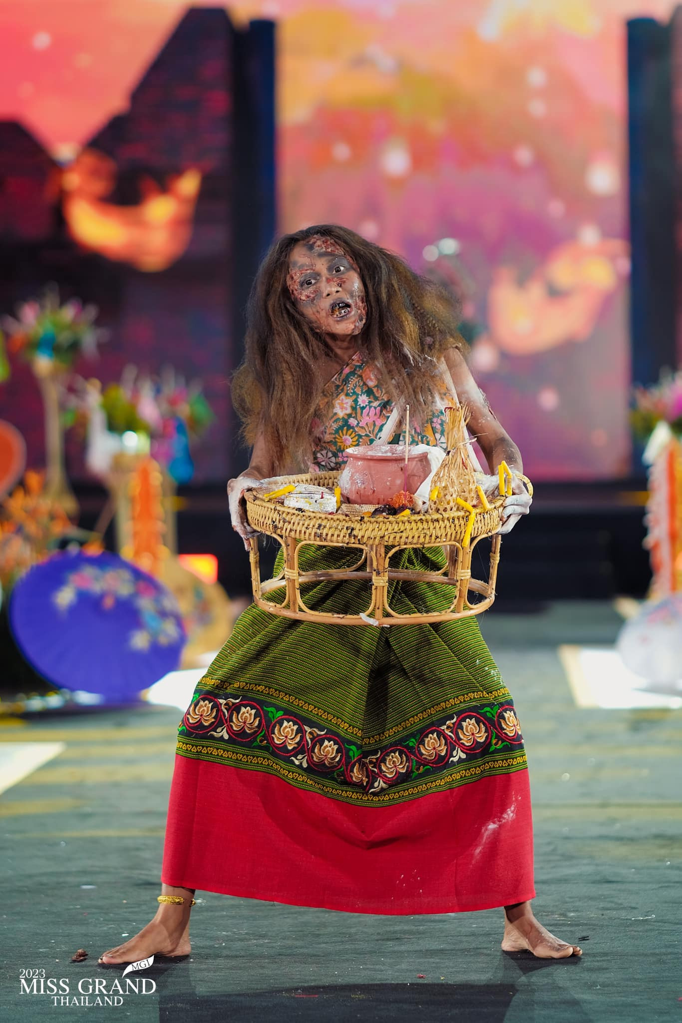 2 tiết mục gây tranh cãi của người đẹp tỉnh Satun và người đẹp tỉnh Uthai Thani.