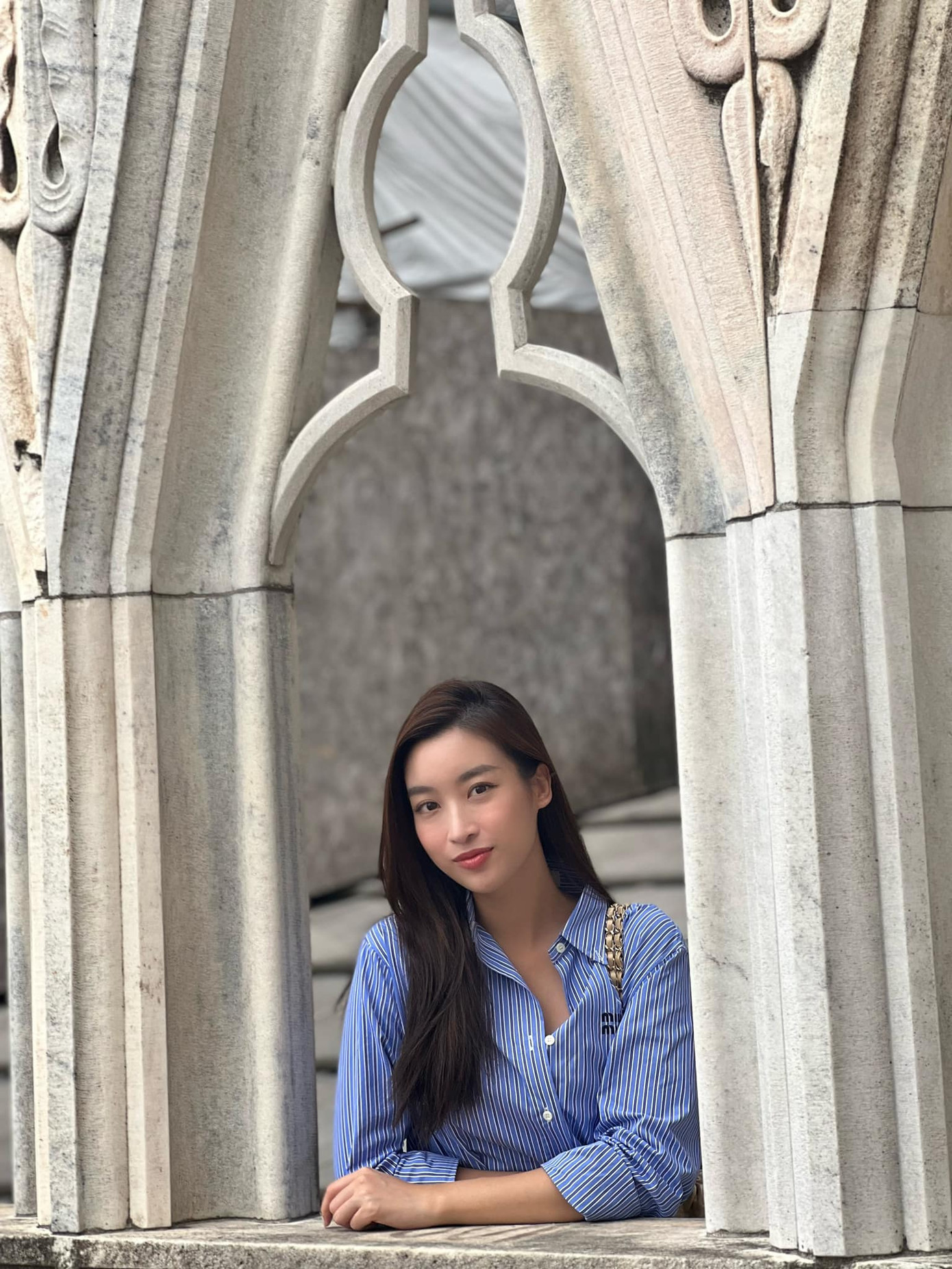 Thời gian gần đây, Đỗ Mỹ Linh thường mặc đồ rộng khiến nhiều người cho rằng cô đang mang thai con đầu lòng. Tuy nhiên vốn kín tiếng nên người đẹp Hà Nội không chia sẻ nhiều về chuyện riêng tư.