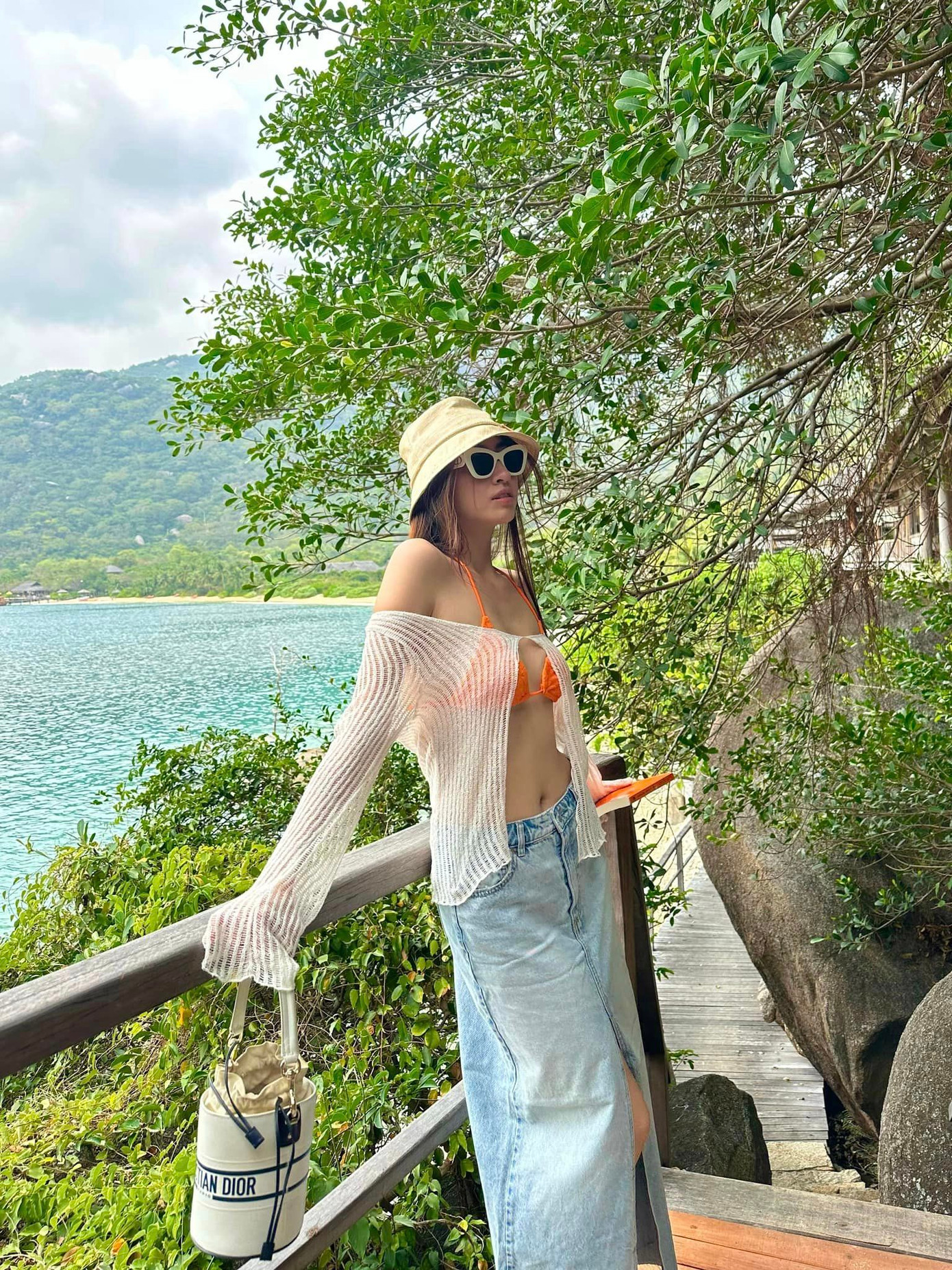 Với chiều cao nổi bật cùng số đo ba vòng ấn tượng, Lương Thùy Linh có thể thử nghiệm nhiều kiểu bikini đa dạng.