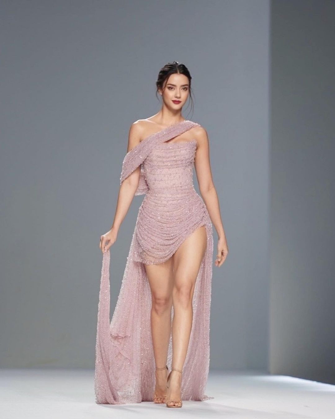 Dù chỉ vào top 10, Amanda vẫn được khán giả Thái Lan chào đón nồng nhiệt sau khi trở về quê nhà. Cô được nhiều nhà thiết kế săn đón, đảm nhận vai trò vedette ở nhiều sàn diễn trong nước. Amanda cũng là gương mặt chụp hình, quảng cáo ăn khách ở Thái Lan.