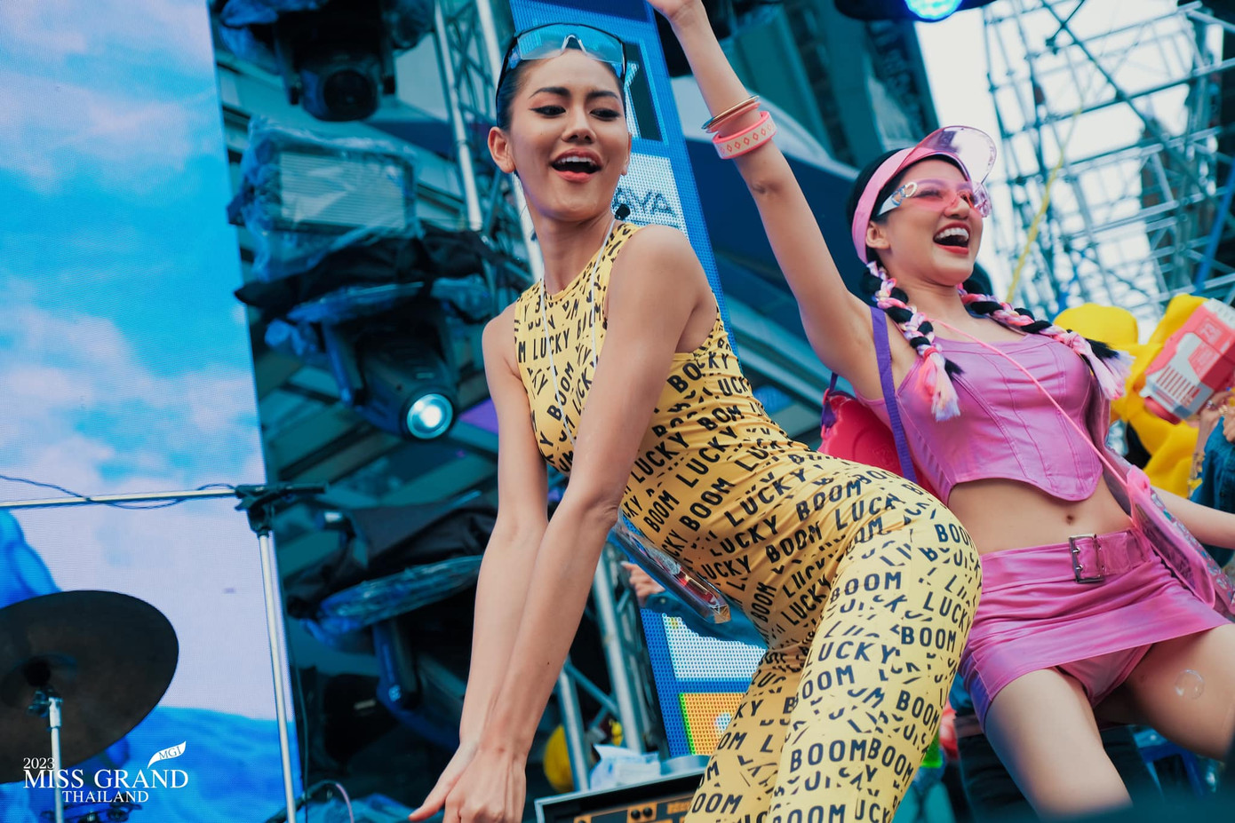 Hoa hậu Hòa bình Thái Lan ngập tràn "trò lố" của dàn thí sinh.