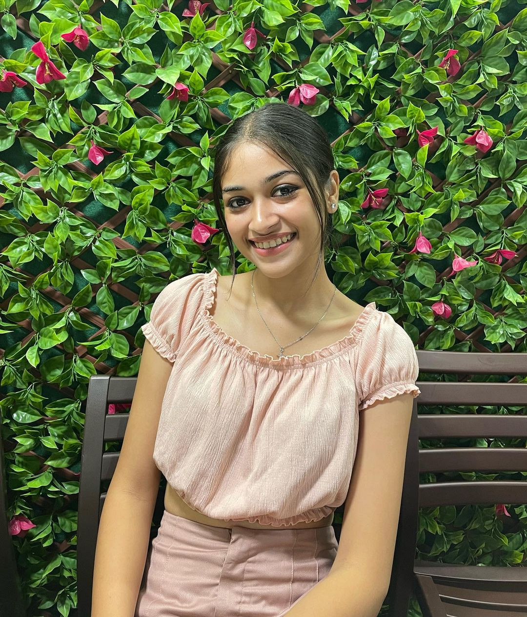 Nandini Gupta năm nay tròn 19 tuổi, có nhan sắc ngọt ngào và trong sáng. Vẻ đẹp giản dị của tân Hoa hậu Ấn Độ được lòng công chúng. Cô nhận được nhiều lời khen ngợi.