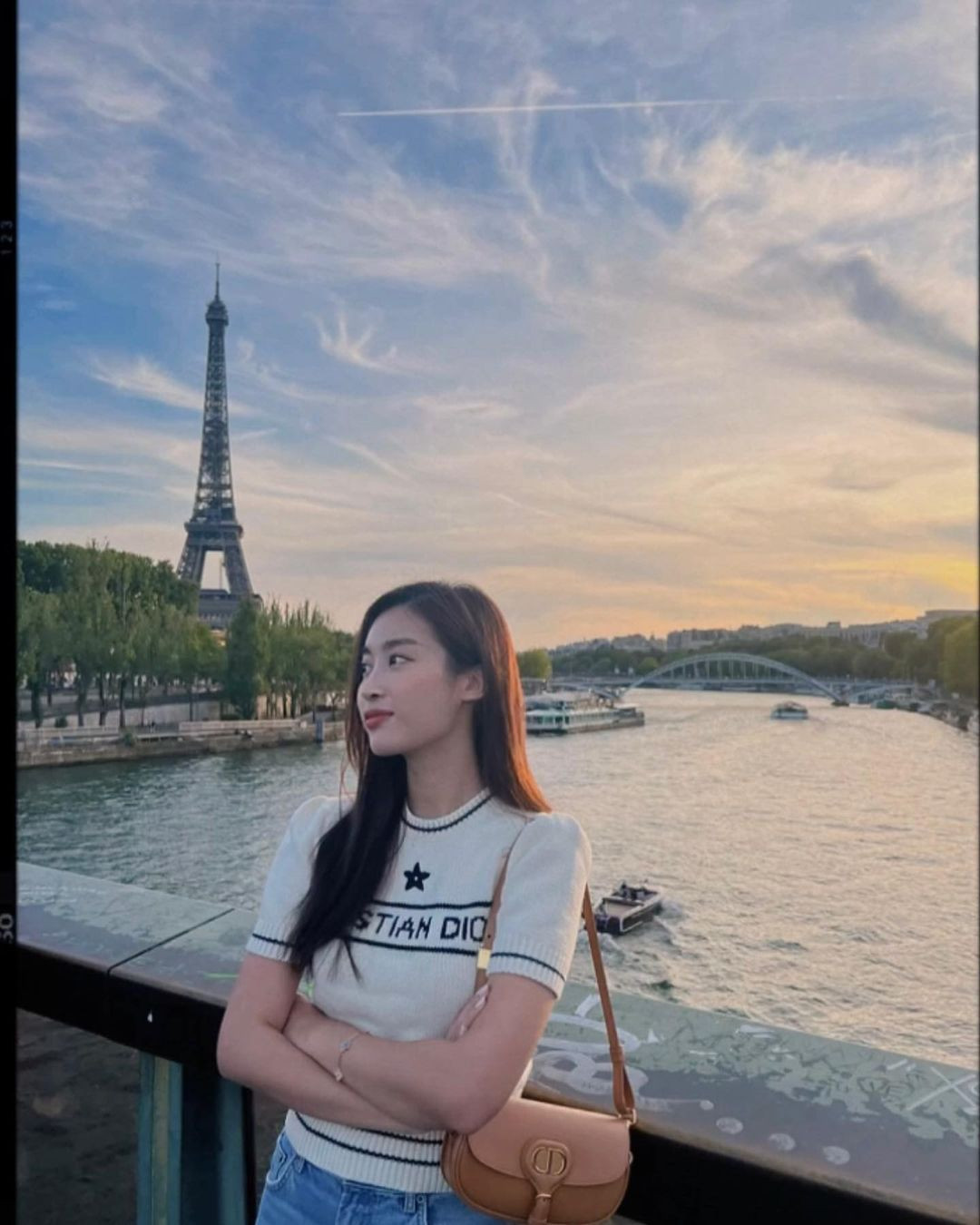 Người đẹp chia sẻ trước khi lấy chồng, cô đã có cơ hội đi, trải nghiệm nhiều điều nên phần nào hài lòng. Hiện tại, Đỗ Mỹ Linh tận hưởng hạnh phúc gia đình nhỏ của mình. Theo cô, đây cũng là niềm vui riêng.