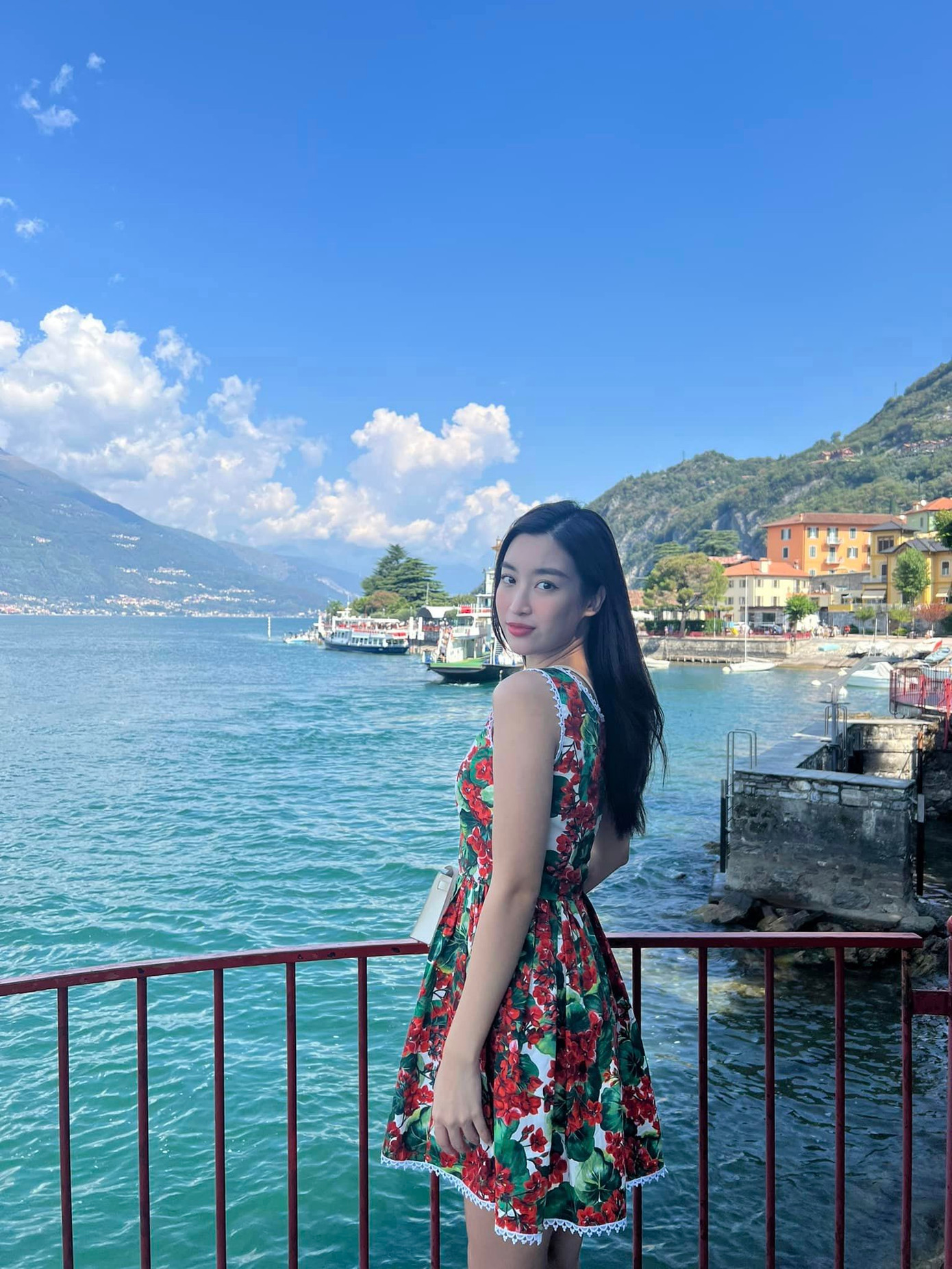 Đỗ Mỹ Linh chia sẻ trong những chuyến du lịch, chồng cô đều chịu khó căn góc để chụp cho vợ những bức ảnh đẹp, ưng ý.