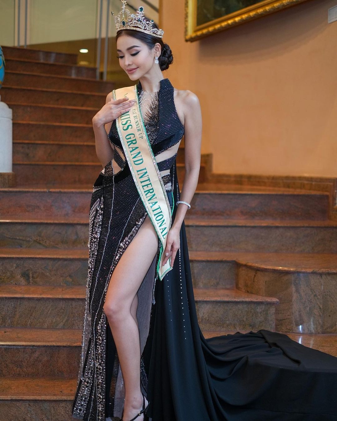 Giành ngôi vị Á hậu 1 của cuộc thi Hoa hậu Hòa bình Quốc tế 2022, Engfa bị chỉ trích vì cho rằng không xứng đáng. Đặc biệt, màn ứng xử lúng túng bằng tiếng Anh của Engfa trong đêm chung kết càng khiến công chúng tức giận. Khán giả cho rằng nhiều người đẹp khác trong top 10 xứng đáng hơn Engfa để giành ngôi Á hậu 1.