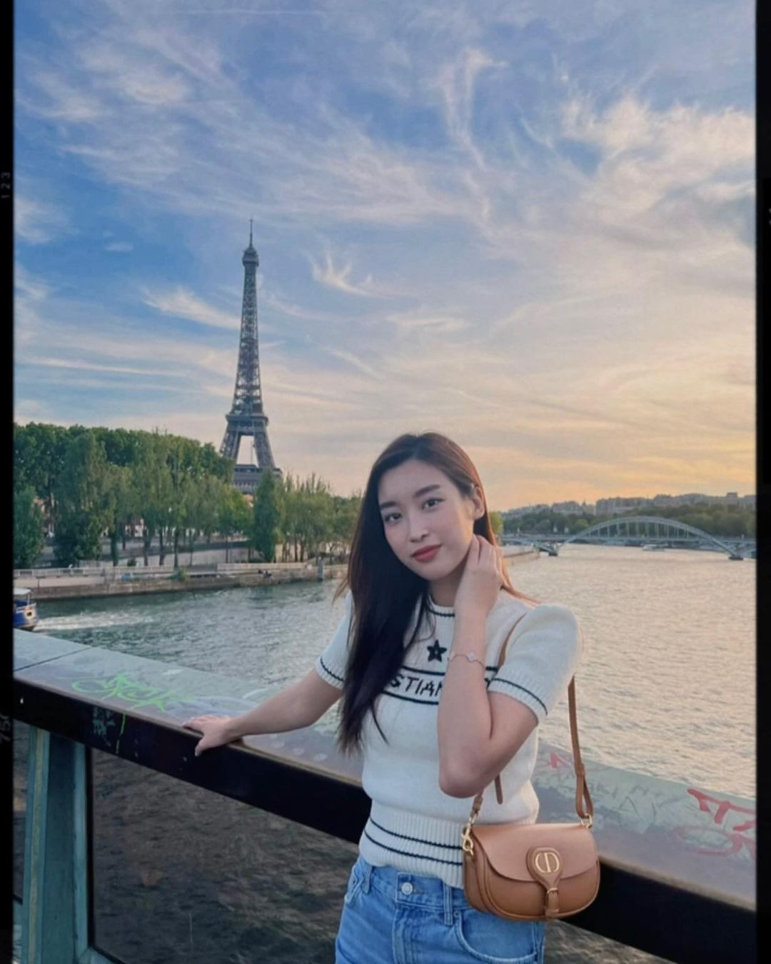 Người đẹp chia sẻ trước khi lấy chồng, cô đã có cơ hội đi, trải nghiệm nhiều điều nên phần nào hài lòng. Hiện tại, Đỗ Mỹ Linh tận hưởng hạnh phúc gia đình nhỏ của mình. Theo cô, đây cũng là niềm vui riêng.