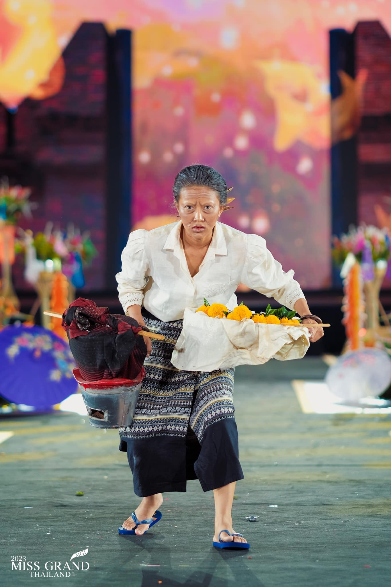 2 tiết mục gây tranh cãi của người đẹp tỉnh Satun và người đẹp tỉnh Uthai Thani.