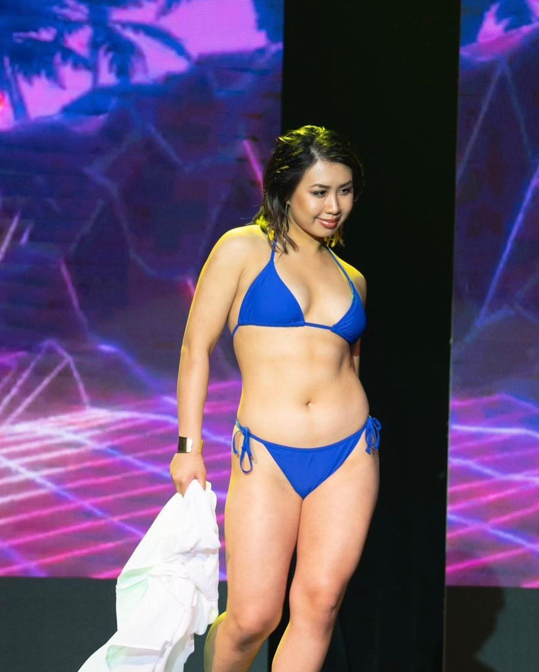 Bên cạnh nhiều ý kiến ủng hộ Darcy Nguyen, cũng có nhiều tranh cãi về nhan sắc của cô. Nhiều người cho rằng người đẹp gốc Việt có nhan sắc bình thường, chiều cao không nổi trội và cơ thể cũng chỉ ở mức săn chắc, khỏe khoắn.