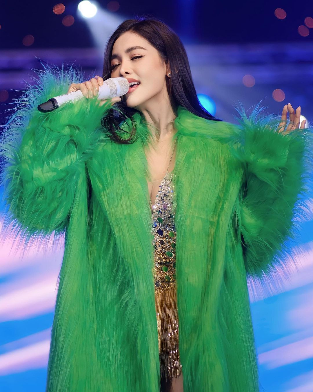 Sau sự cố, Engfa Waraha phải công khai xin lỗi khán giả. "Xin cảm ơn và xin lỗi vì sự việc lần này. Tôi xin lỗi vì đã làm nhiều người thất vọng" - cô nói.