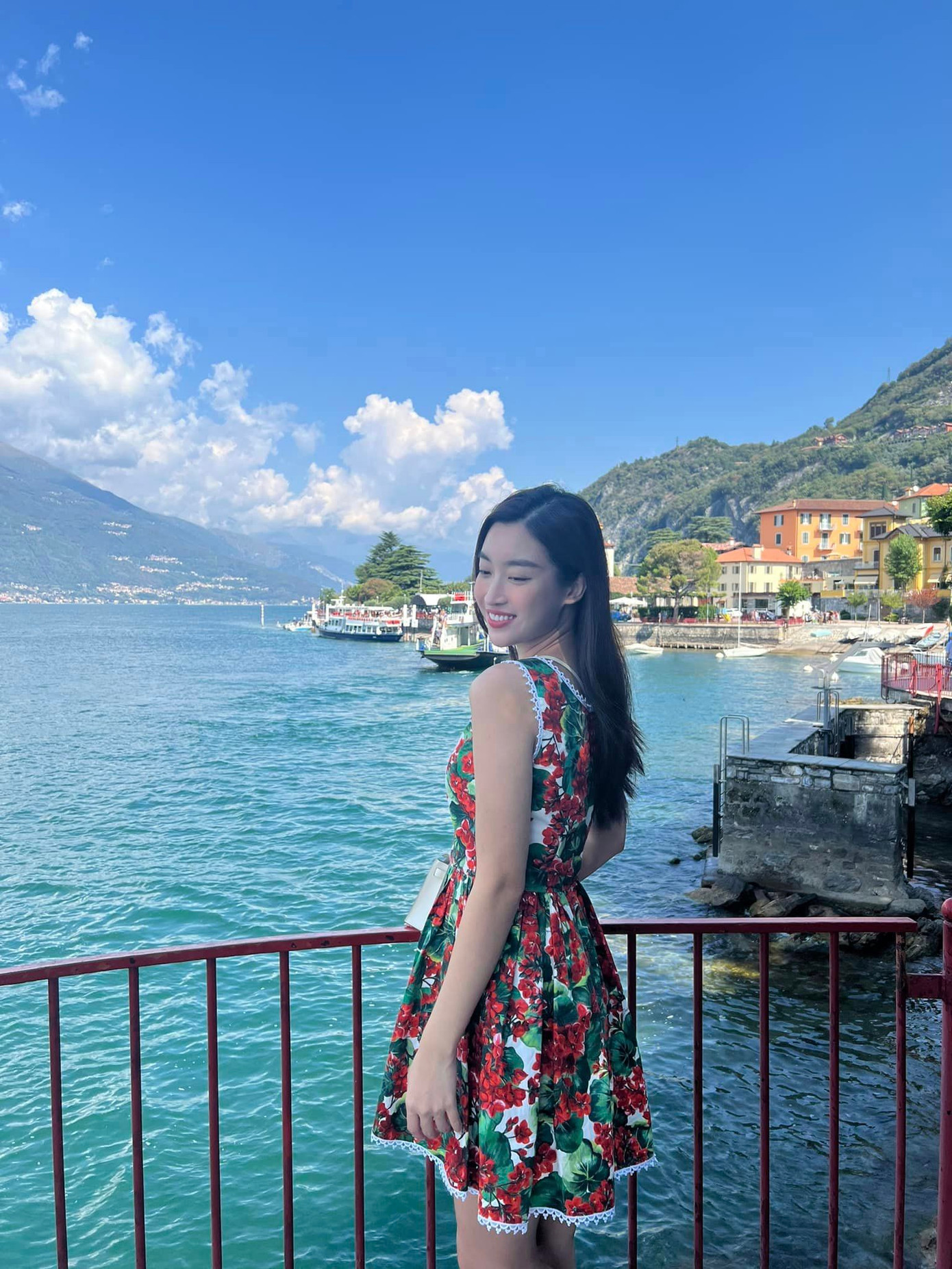 Đỗ Mỹ Linh chia sẻ trong những chuyến du lịch, chồng cô đều chịu khó căn góc để chụp cho vợ những bức ảnh đẹp, ưng ý.