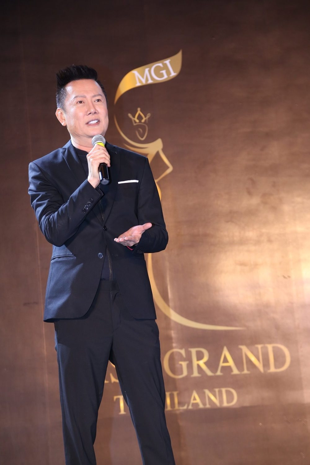 Nawat Itsaragrisil – một doanh nhân người Thái được cho là thông minh và đầy tham vọng.