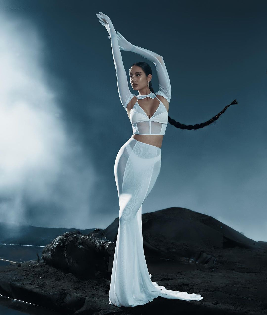 Chia sẻ về hành trình của mình tại Miss Universe 2022, người đẹp cho biết: "Năm qua là thời gian thử thách nhưng thú vị của tôi. Được đại diện Philippines là vinh dự lớn lao. Tôi có đam mê cháy bỏng với nước mình, từ hòn đảo, con người đến văn hóa. Tôi sẽ luôn theo đuổi bản sắc Philippines".