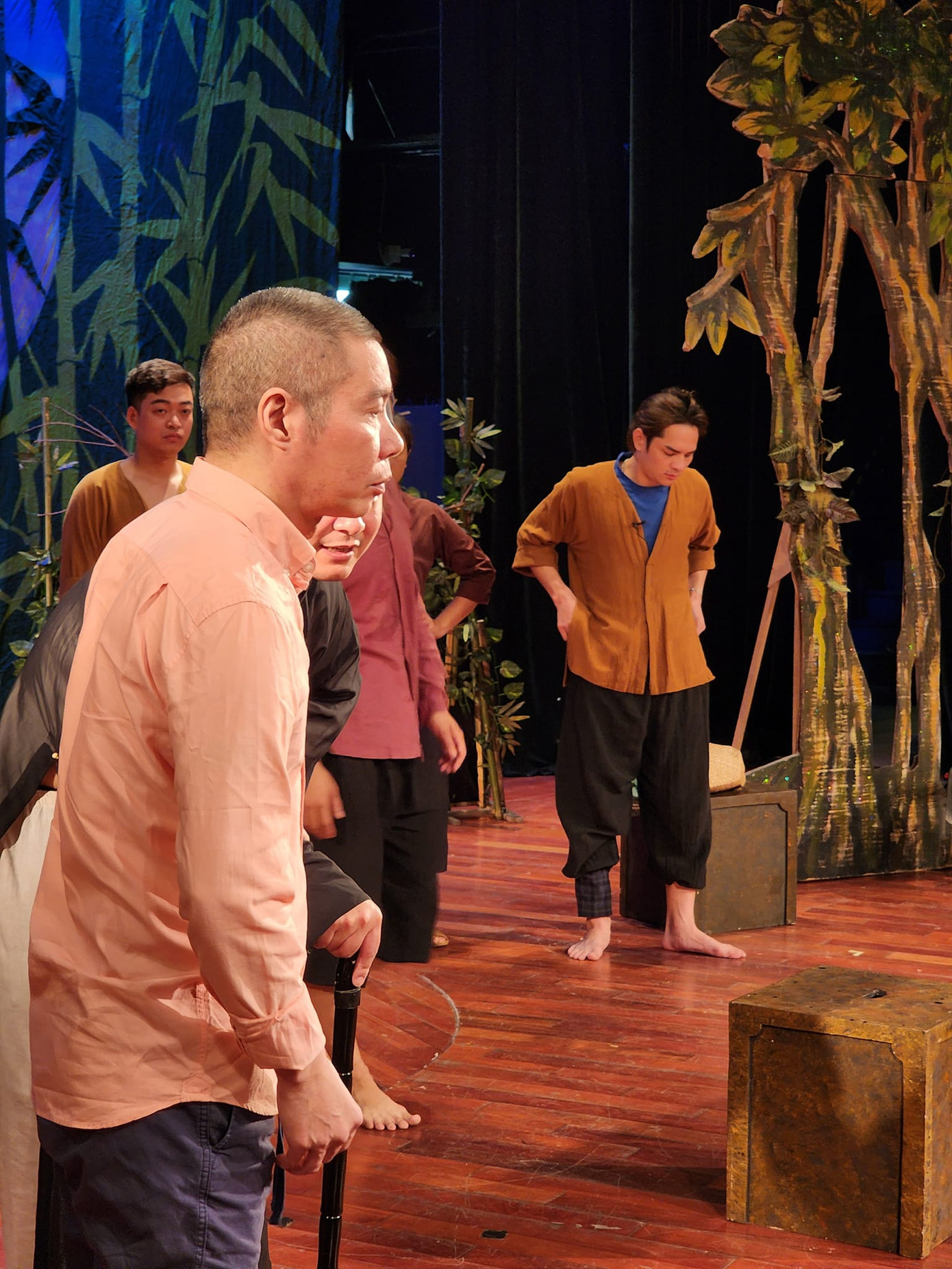 Hình ảnh NSND Công Lý tập kịch tại Nhà hát Kịch Hà Nội.