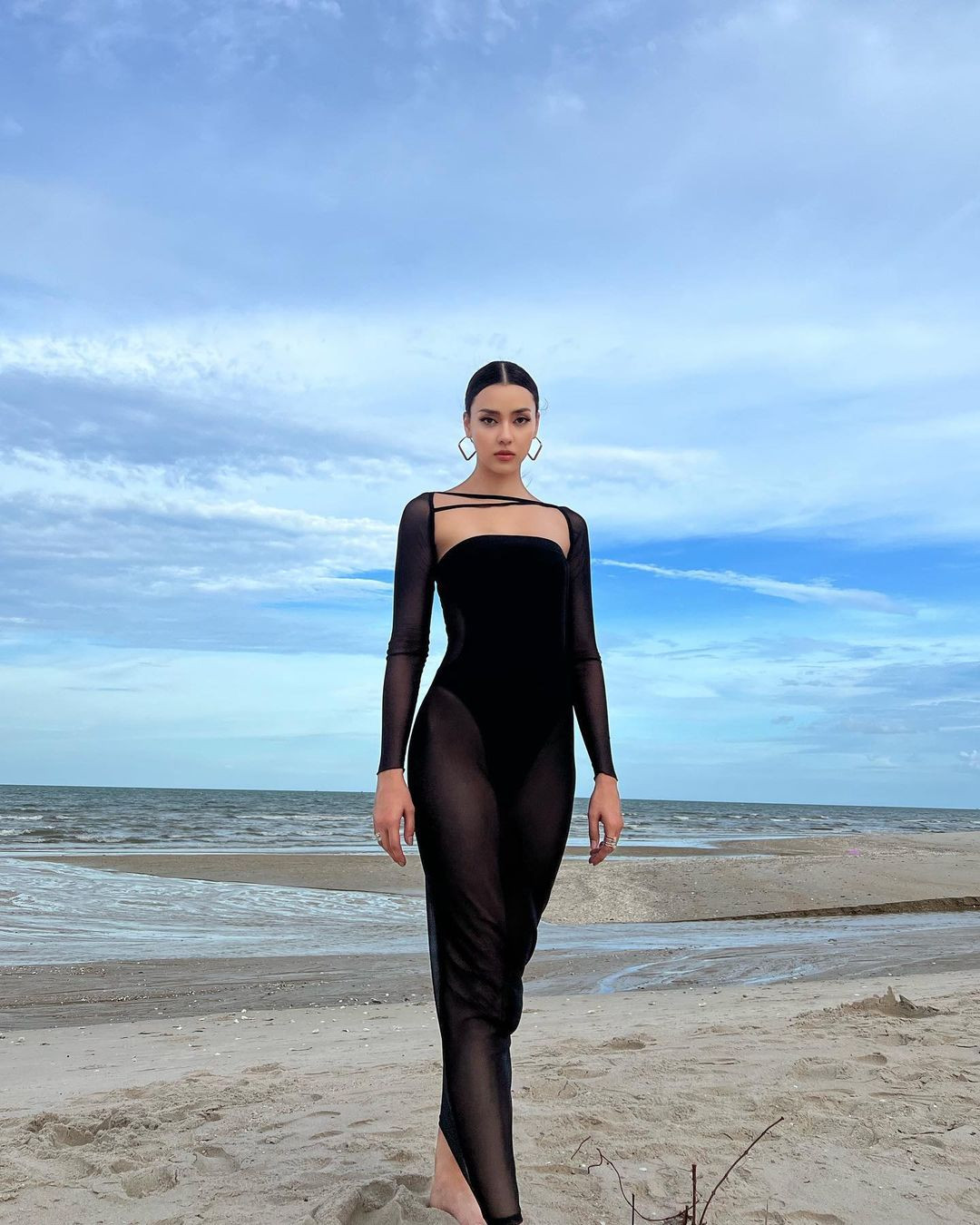 Trong lần tới Việt Nam vào cuối tháng 4, Amanda cũng tham gia trình diễn áo dài ở TPHCM. Khán giả trên các diễn đàn sắc đẹp Việt bày tỏ sự háo hức khi sắp được gặp lại người đẹp.