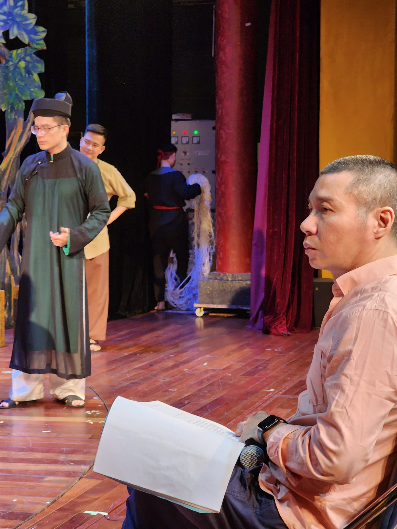 Hình ảnh NSND Công Lý tập kịch tại Nhà hát Kịch Hà Nội.