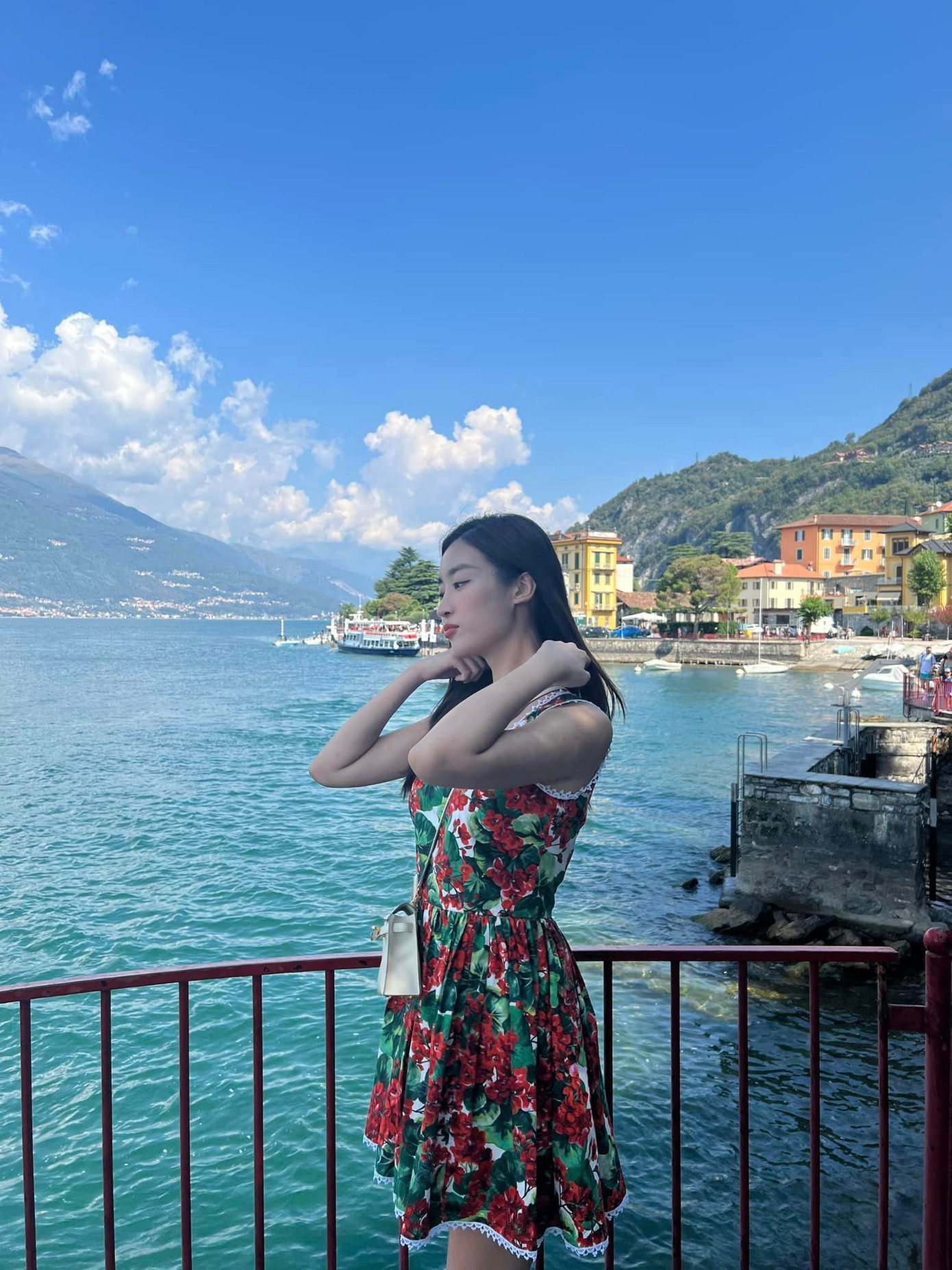 Đỗ Mỹ Linh chia sẻ trong những chuyến du lịch, chồng cô đều chịu khó căn góc để chụp cho vợ những bức ảnh đẹp, ưng ý.