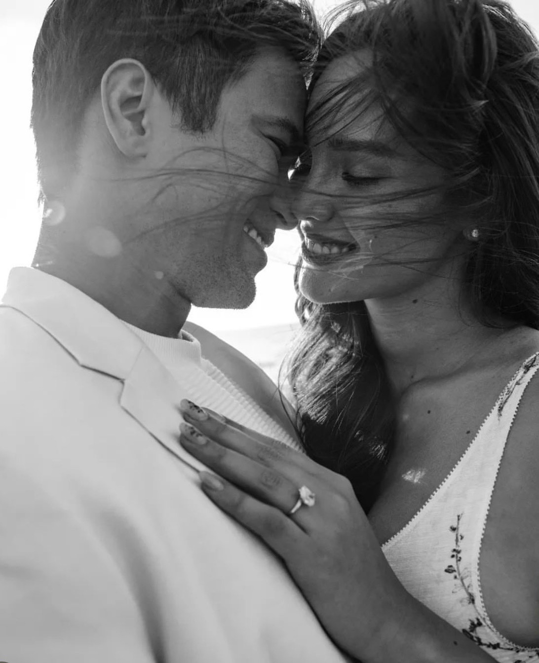 Catriona Gray thông báo đính hôn với nam diễn viên Sam Milby hồi tháng 2.