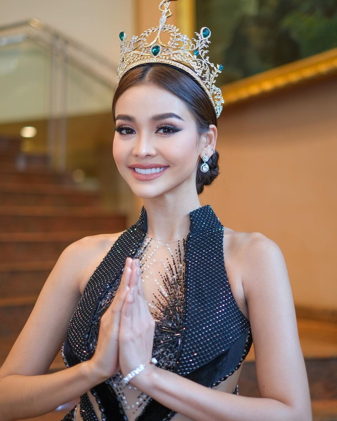 Giành ngôi vị Á hậu 1 của cuộc thi Hoa hậu Hòa bình Quốc tế 2022, Engfa bị chỉ trích vì cho rằng không xứng đáng. Đặc biệt, màn ứng xử lúng túng bằng tiếng Anh của Engfa trong đêm chung kết càng khiến công chúng tức giận. Khán giả cho rằng nhiều người đẹp khác trong top 10 xứng đáng hơn Engfa để giành ngôi Á hậu 1.