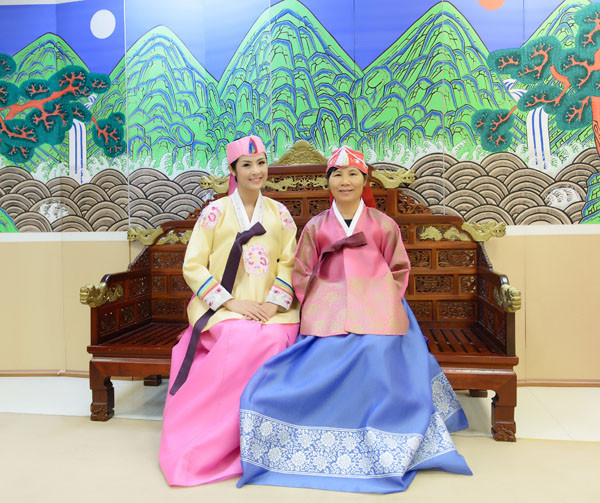 Ngọc Hân mặc Hanbok lộng lẫy ở Hàn Quốc ảnh 5