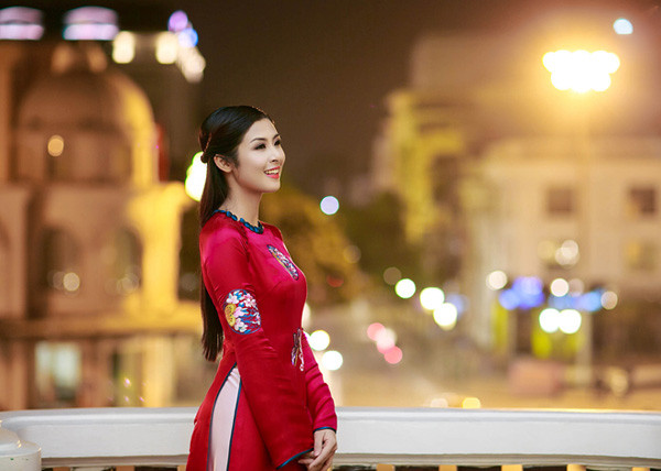 Hoa hậu Ngọc Hân duyên dáng với áo dài ảnh 12