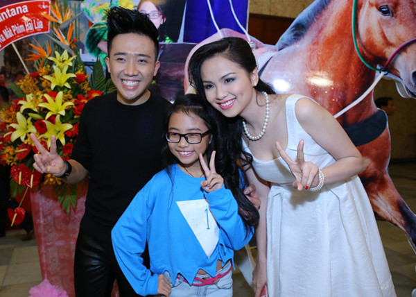 Phương Mỹ Chi sành điệu ra mắt phim 'Hai lúa' ảnh 10