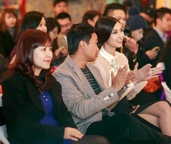 Ngọc Hân đổi phong cách gợi cảm làm giám khảo ảnh 9