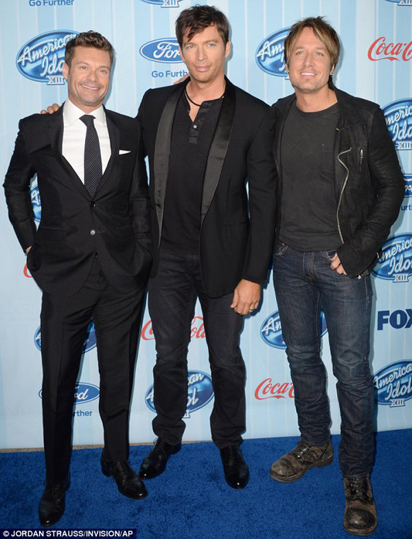 J.Lo váy siêu ngắn trở lại với ghế nóng American Idol ảnh 6